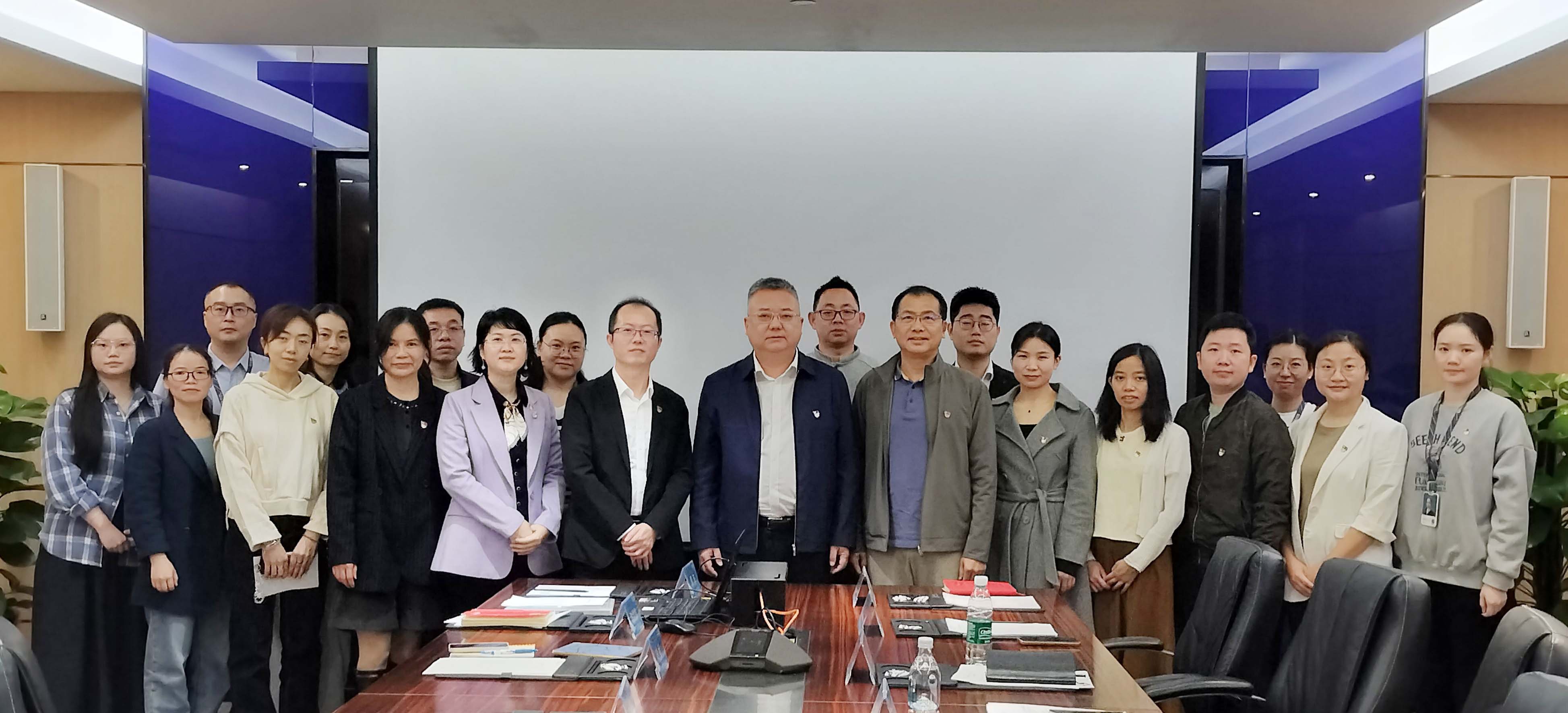 李程任深圳市星耀娱乐供应链股份有限公司党委书记，钟志华任党委副书记、纪委书记